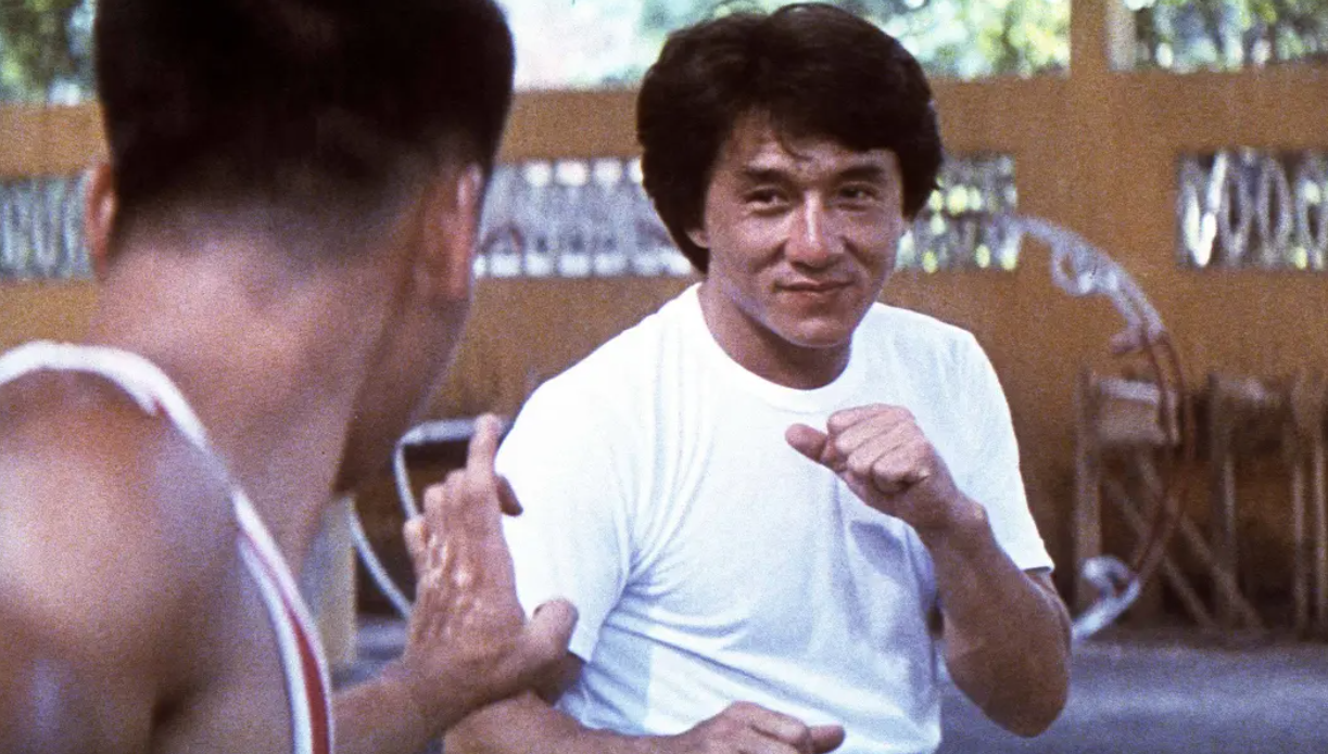 《警察故事III超级警察》：跨国执法与兄弟情义的交织