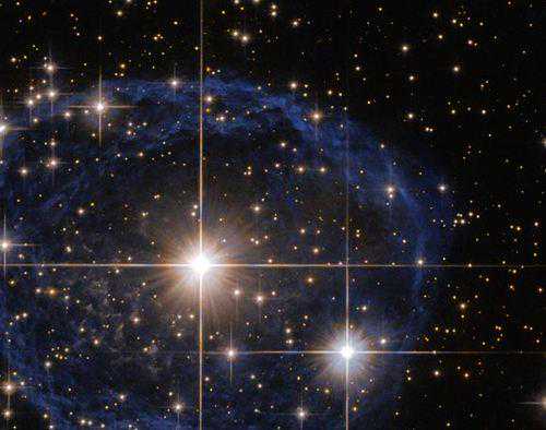 宇宙中温度最高的恒星，表面温度是太阳36倍，个头却比太阳小得多