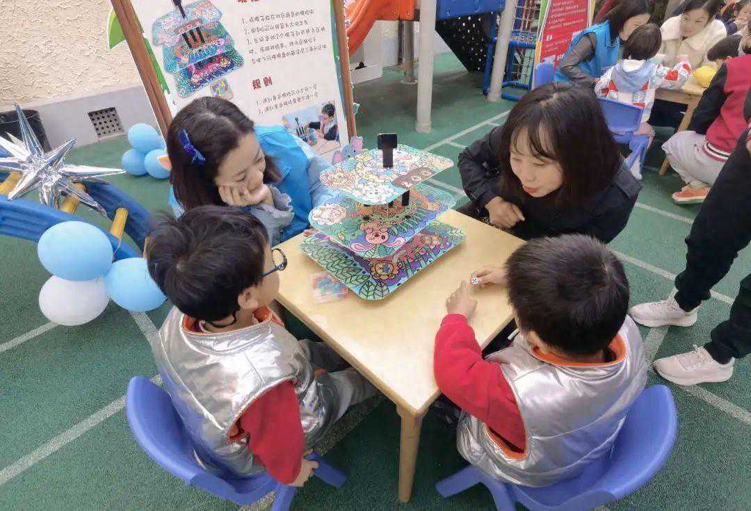 孩子们和父母自制“游戏棋”，好玩到专家都“不愿意放手”