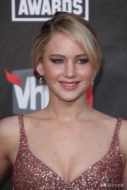 落魄蓝眸贵族黑化史《饥饿游戏鸣鸟与蛇之歌》，内有剧透慎入