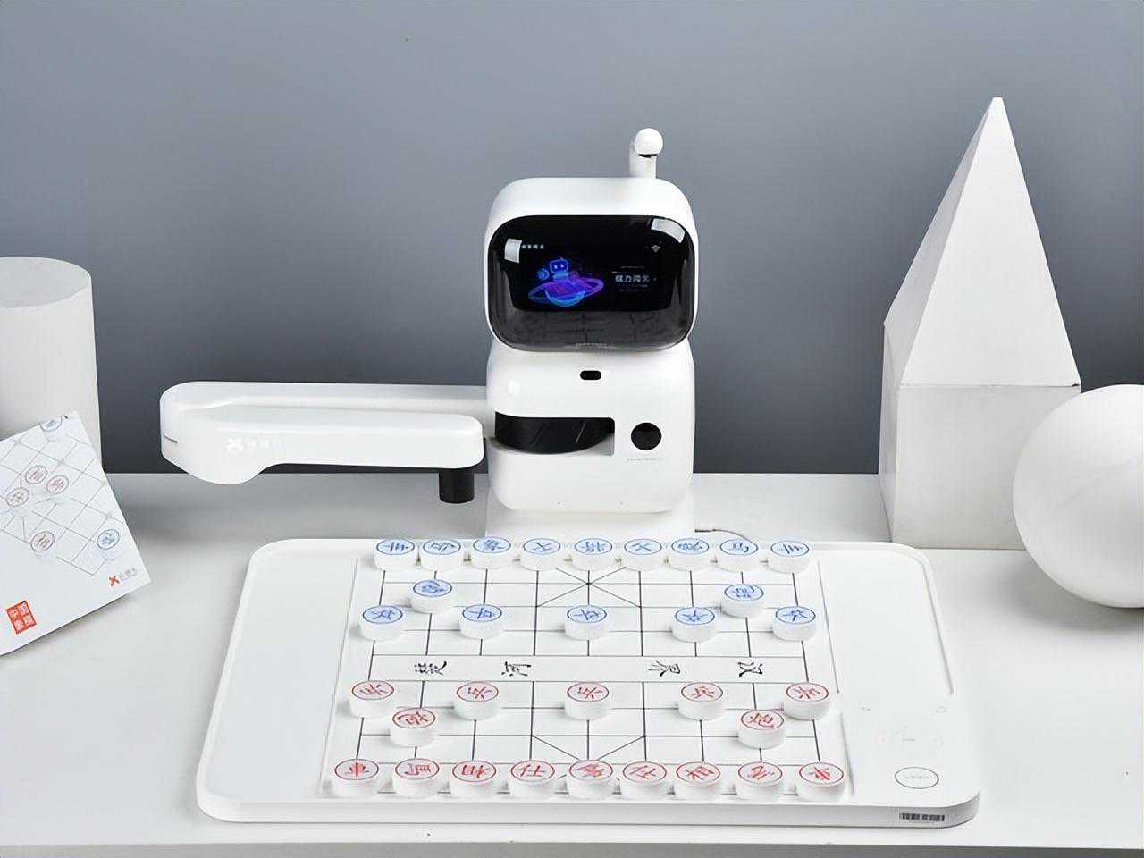 对弈黑科技 下棋不夹手 商汤“元萝卜SenseRobot”AI下棋机器人评测