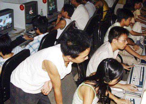 最无奈网吧老板？为赚钱听了初中生一句话，结果老婆都差点跑了？