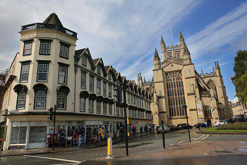 英国巴斯两千年前的古罗马浴场，洗澡堂如此奢华，也是社交场所