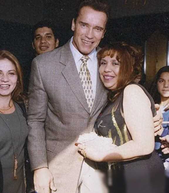 1996年，施瓦辛格在妻子外出期间，酒醉后与家中的一位胖女士