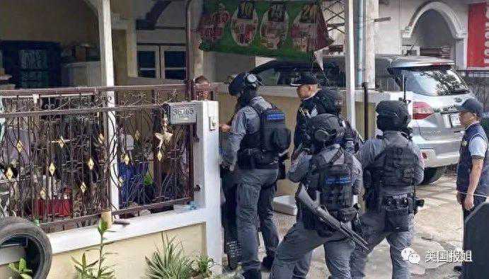 富商雇凶杀妻儿，遇上顶级蠢蛋团队！杀手：钱难挣屎难吃！