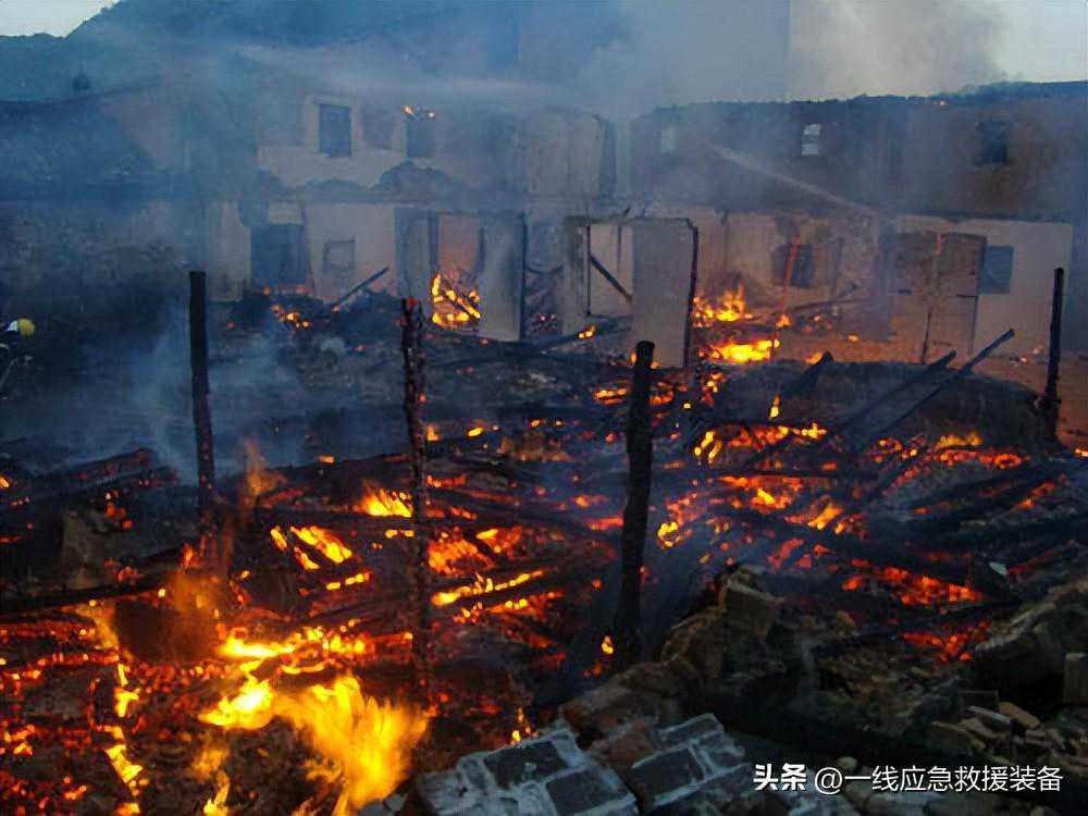 麻雀虽小，五脏俱全！微型特种消防车，能快速抵达，双枪灭火