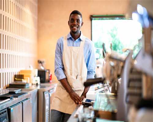 你现在可以进来了，我把睡衣脱掉了