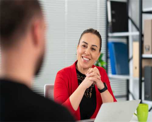 新哈勃常数值挑战现有宇宙学标准模型