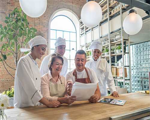 秋日盛宴：探索Sachin & Babi的晚礼服之美